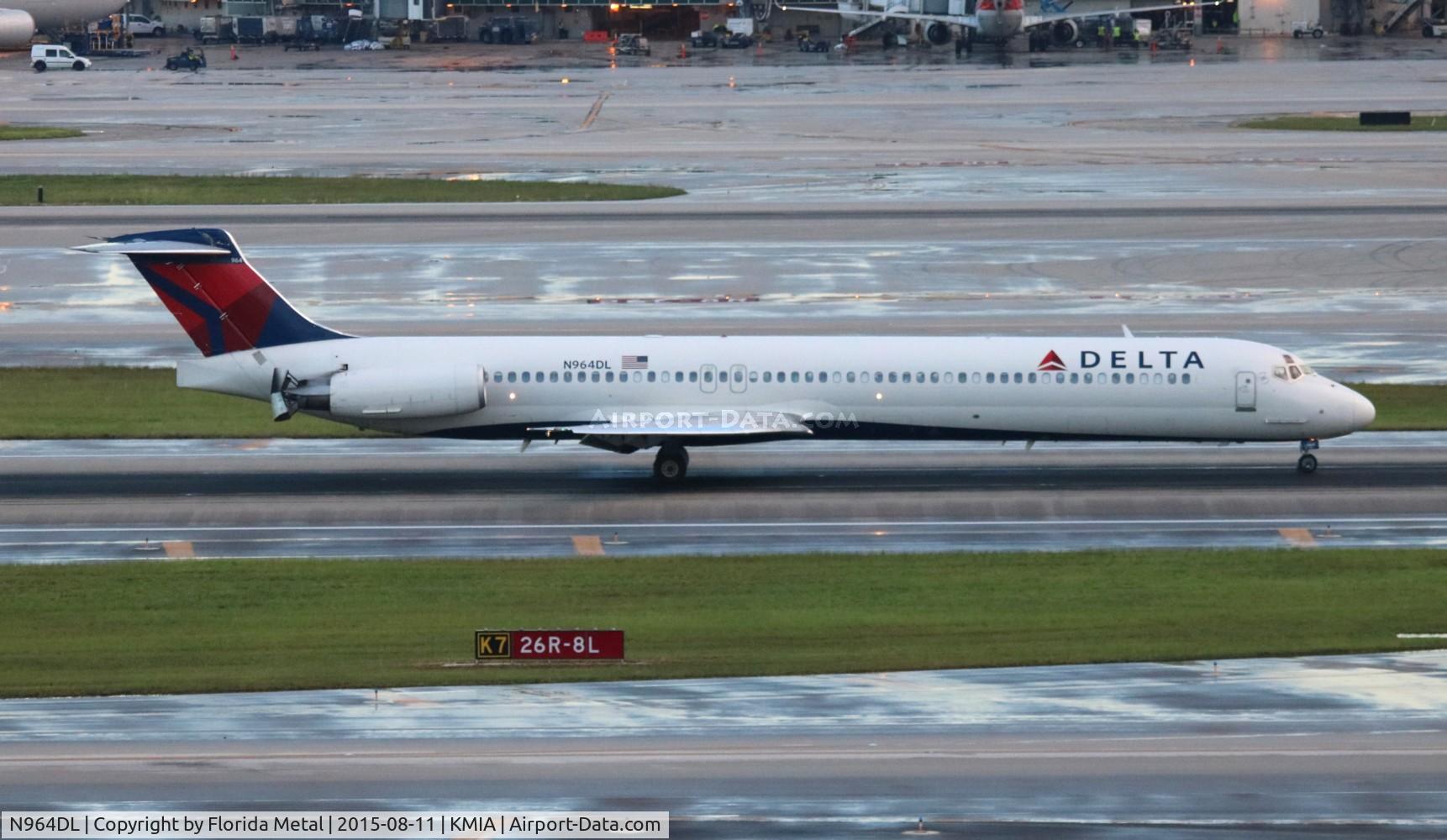 N964DL, 1990 McDonnell Douglas MD-88 C/N 49983, MIA spotting 2015