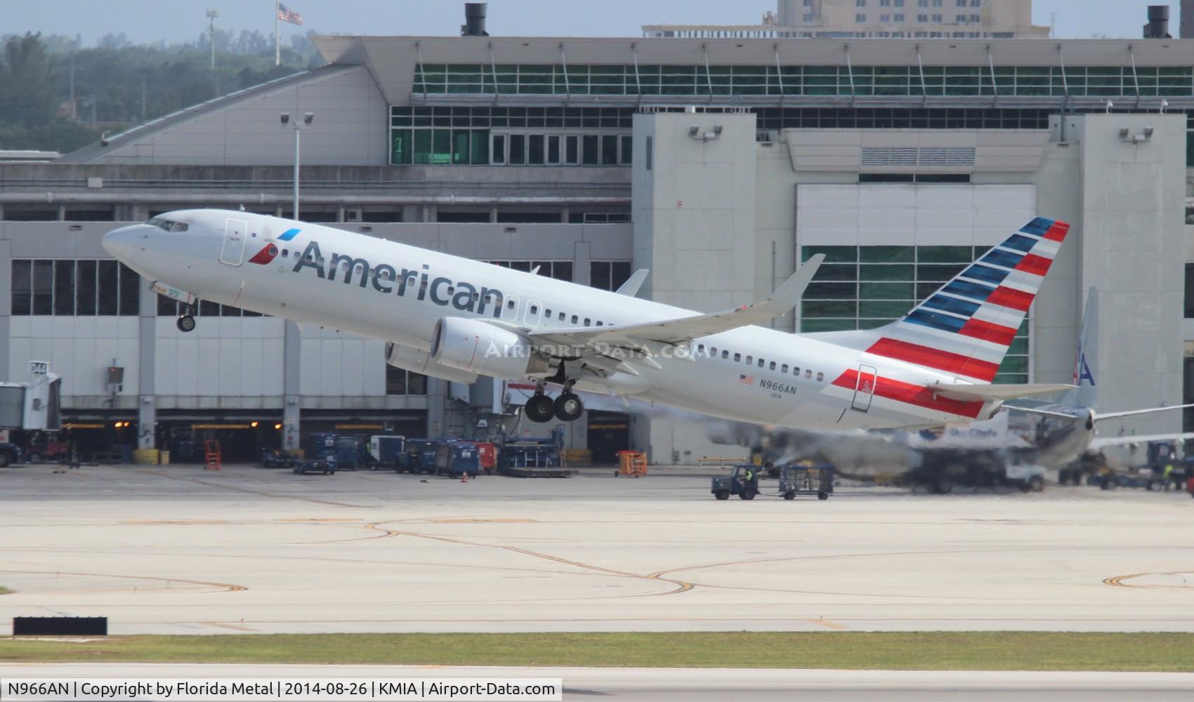 N966AN, 2001 Boeing 737-823 C/N 30094, MIA spotting 2014