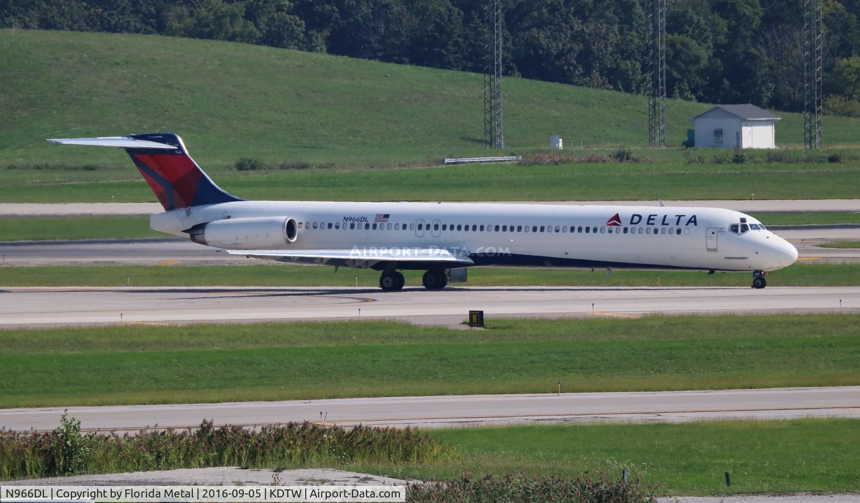 N966DL, 1990 McDonnell Douglas MD-88 C/N 53115, DTW spotting 2016