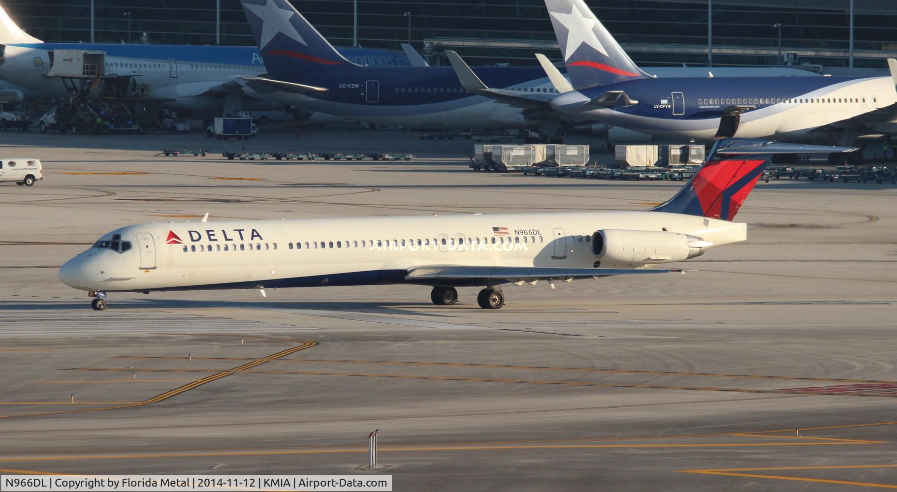N966DL, 1990 McDonnell Douglas MD-88 C/N 53115, MIA spotting 2014