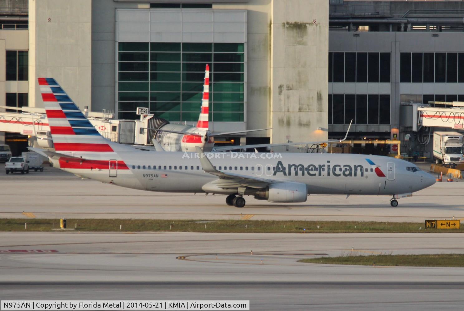 N975AN, 2001 Boeing 737-823 C/N 29549, MIA spotting 2014