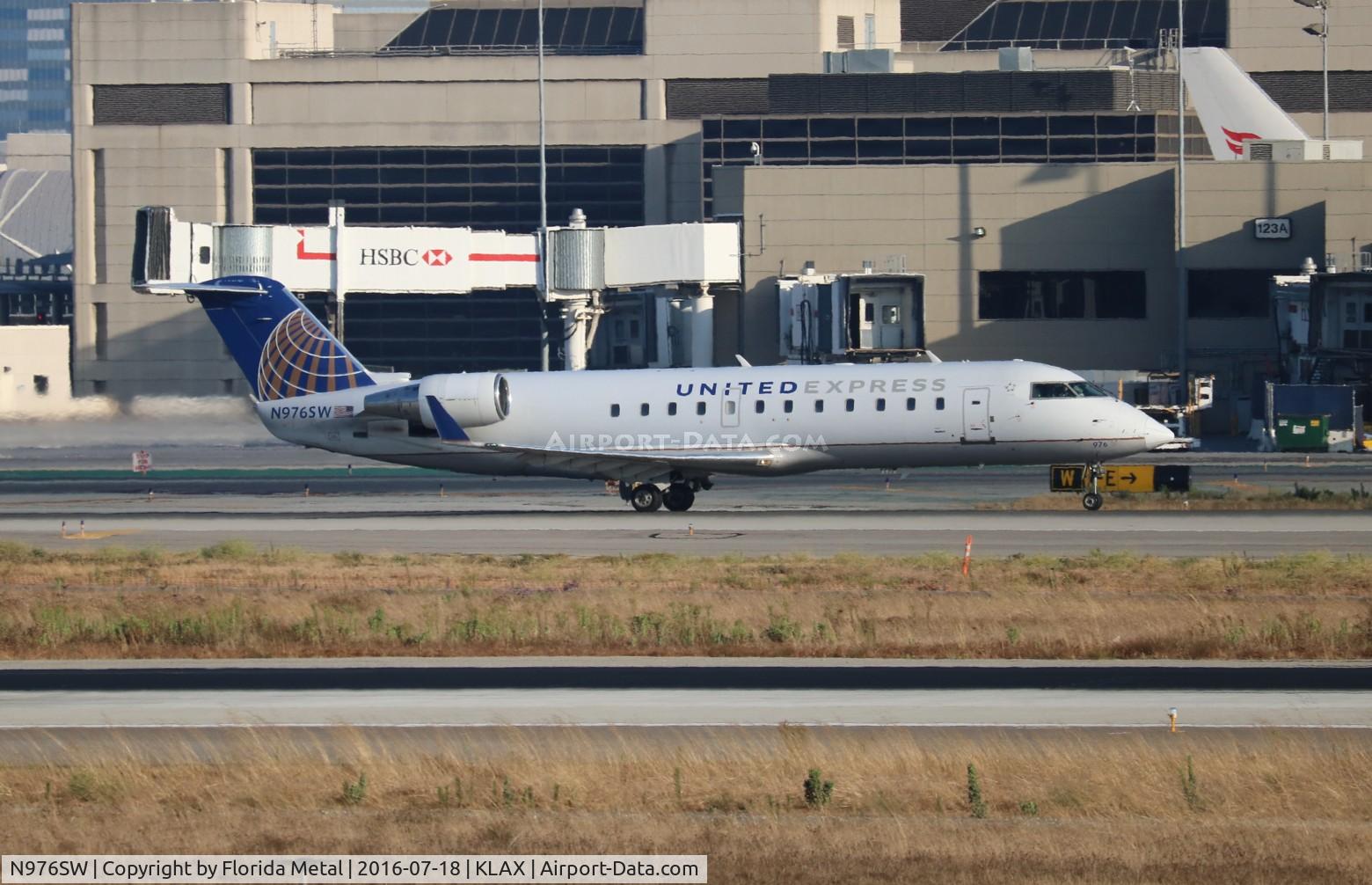 N976SW, 2004 Bombardier CRJ-100ER (CL-600-2B19) C/N 7952, LAX spotting 2016