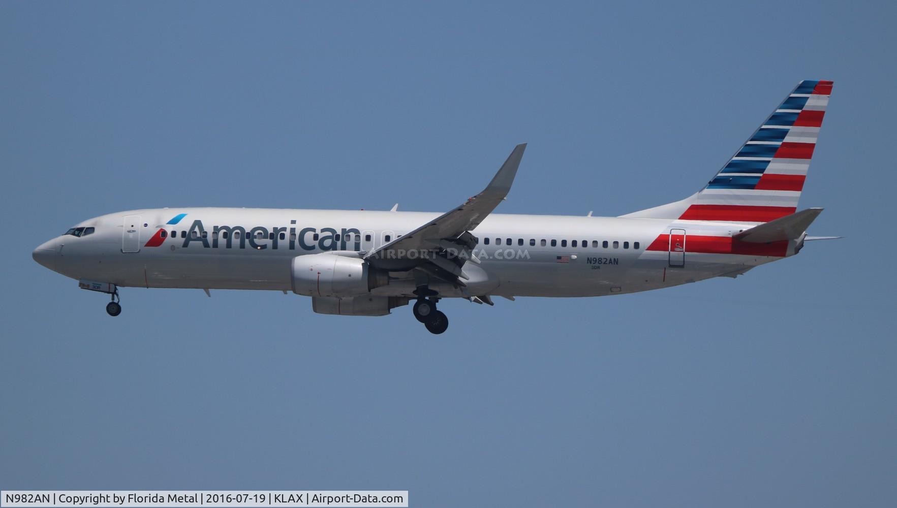 N982AN, 2009 Boeing 737-823 C/N 31067, LAX spotting 2016
