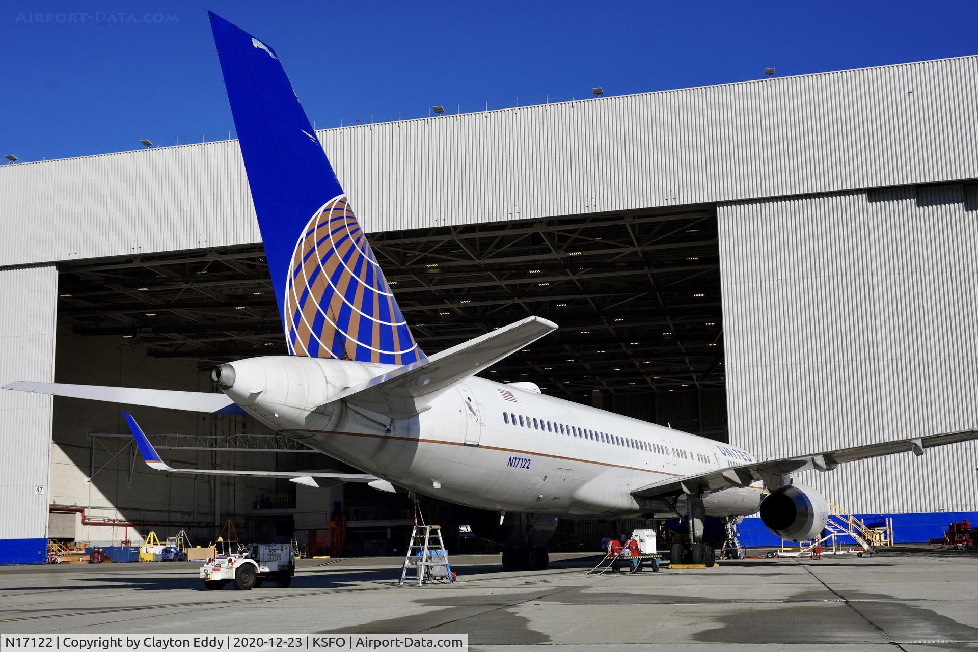 N17122, 1997 Boeing 757-224 C/N 27564, SFO 2020.