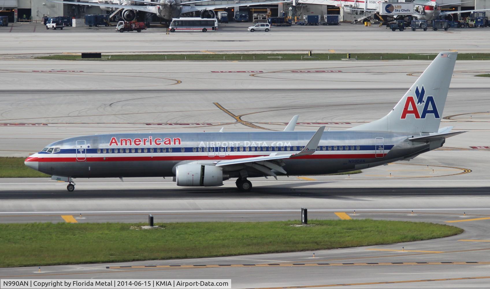 N990AN, 2009 Boeing 737-823 C/N 29563, MIA spotting 2014