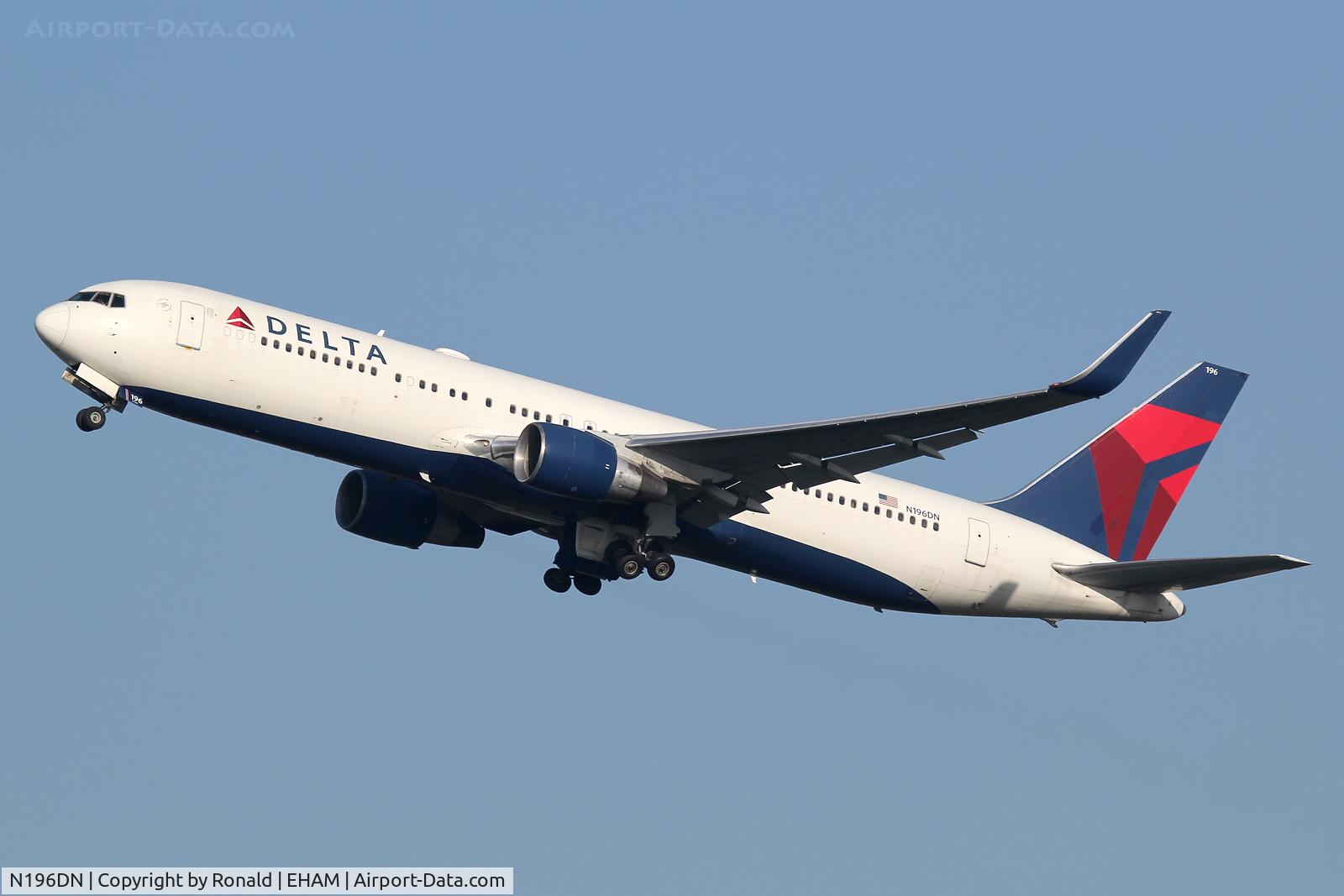 N196DN, 1997 Boeing 767-332 C/N 28453, at spl