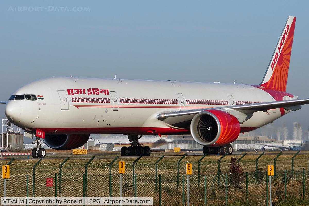 VT-ALM, 2008 Boeing 777-337/ER C/N 36311, at cdg