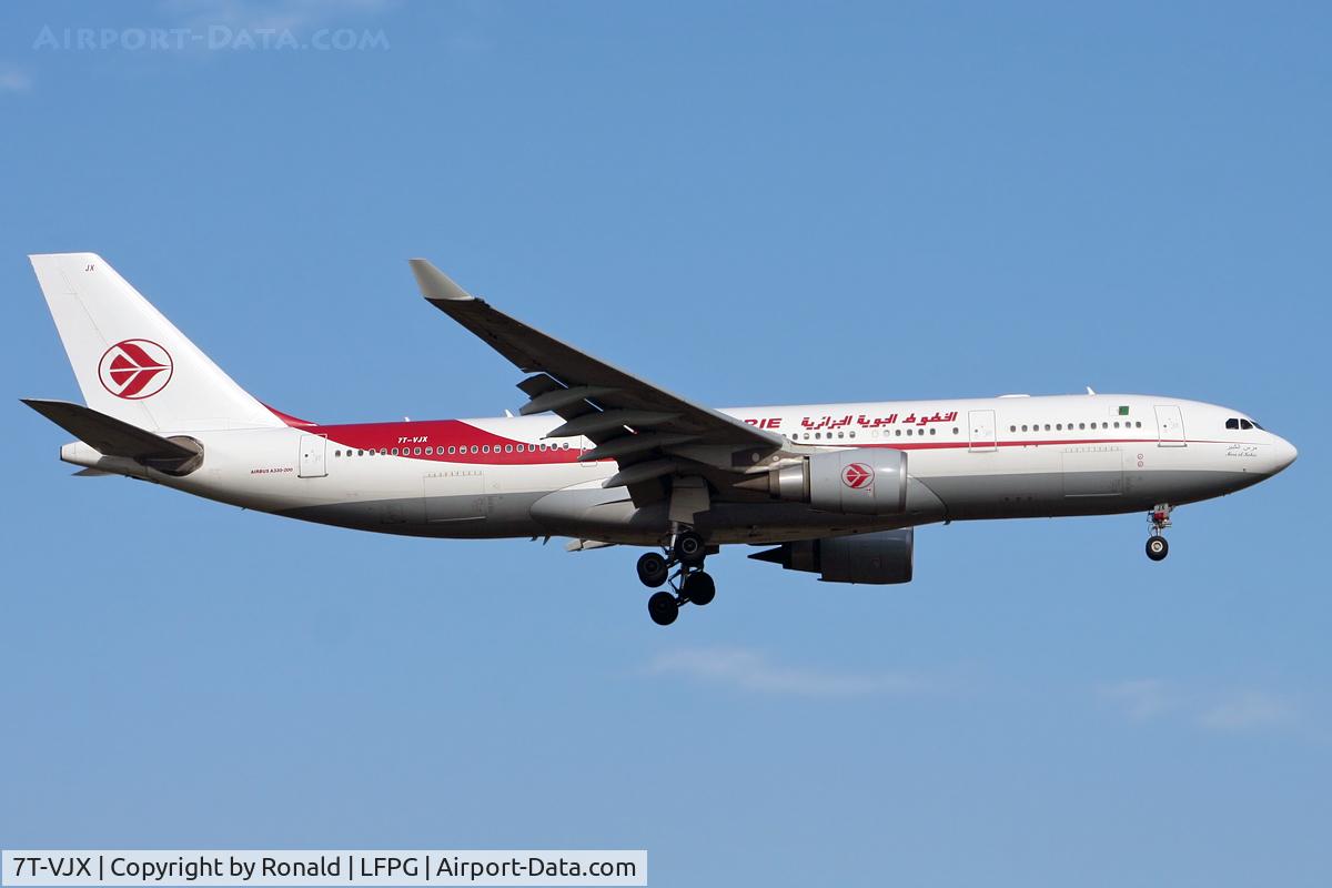 7T-VJX, 2005 Airbus A330-202 C/N 650, at cdg