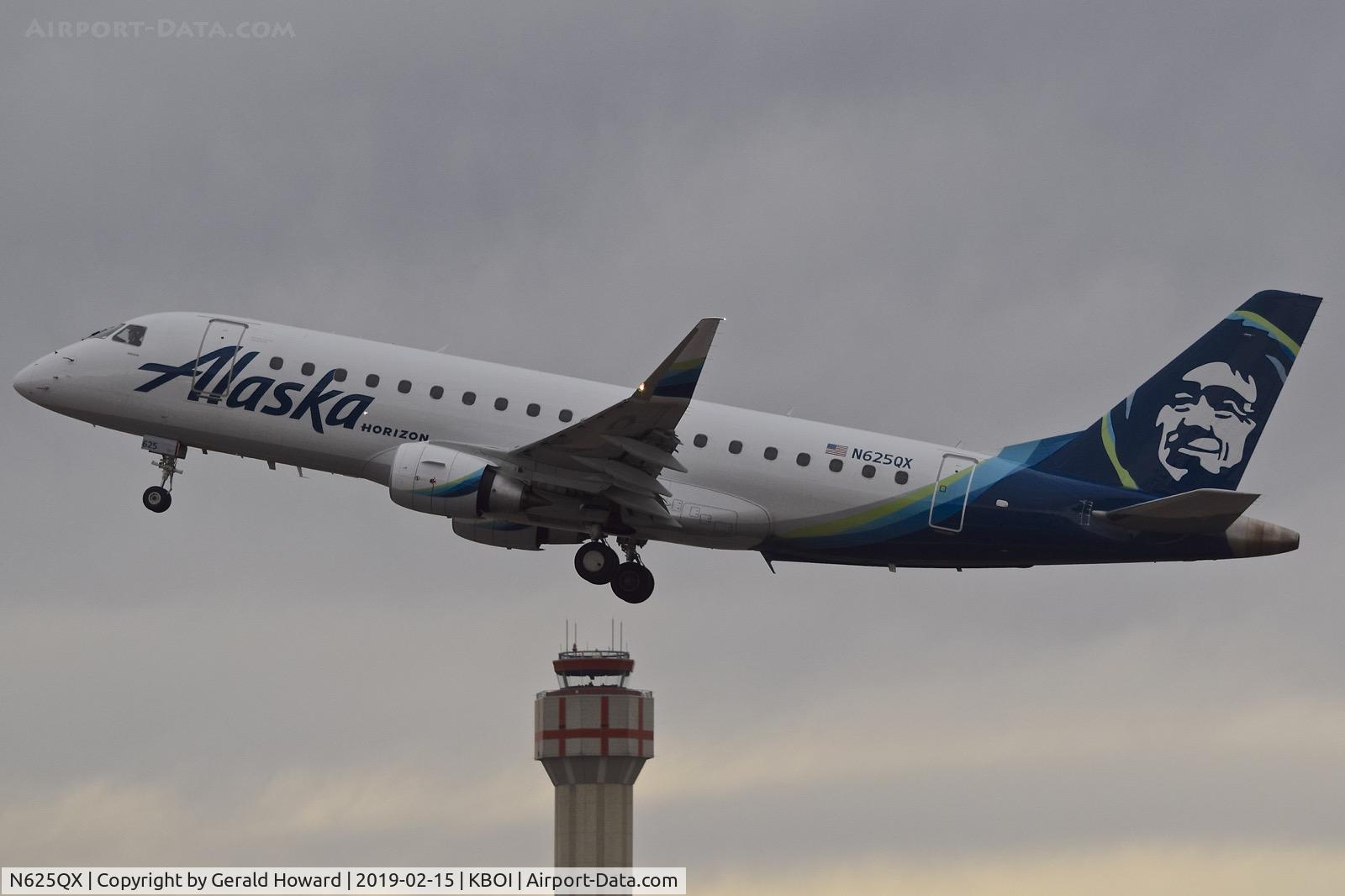 N625QX, 2017 Embraer 175LR (ERJ-170-200LR) C/N 17000658, Take off from 10L.