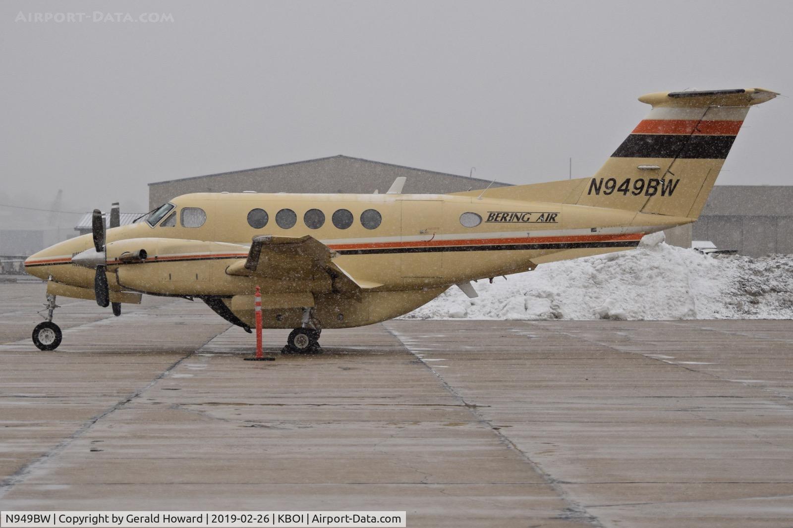 N949BW, 2001 Raytheon Aircraft Company B200 C/N BB-1763, Parked on south GA ramp.