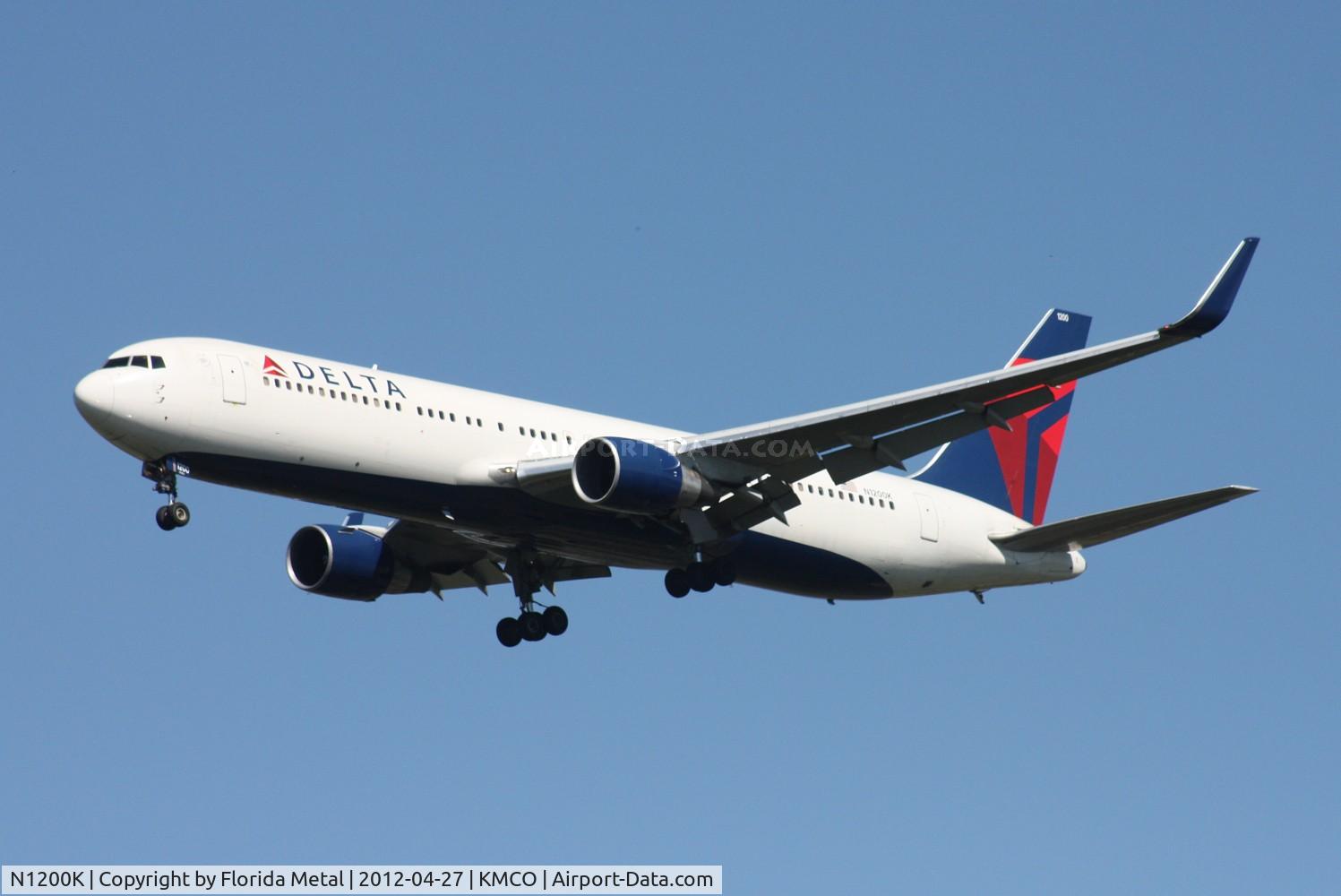 N1200K, 1998 Boeing 767-332 C/N 28457, MCO spotting 2012