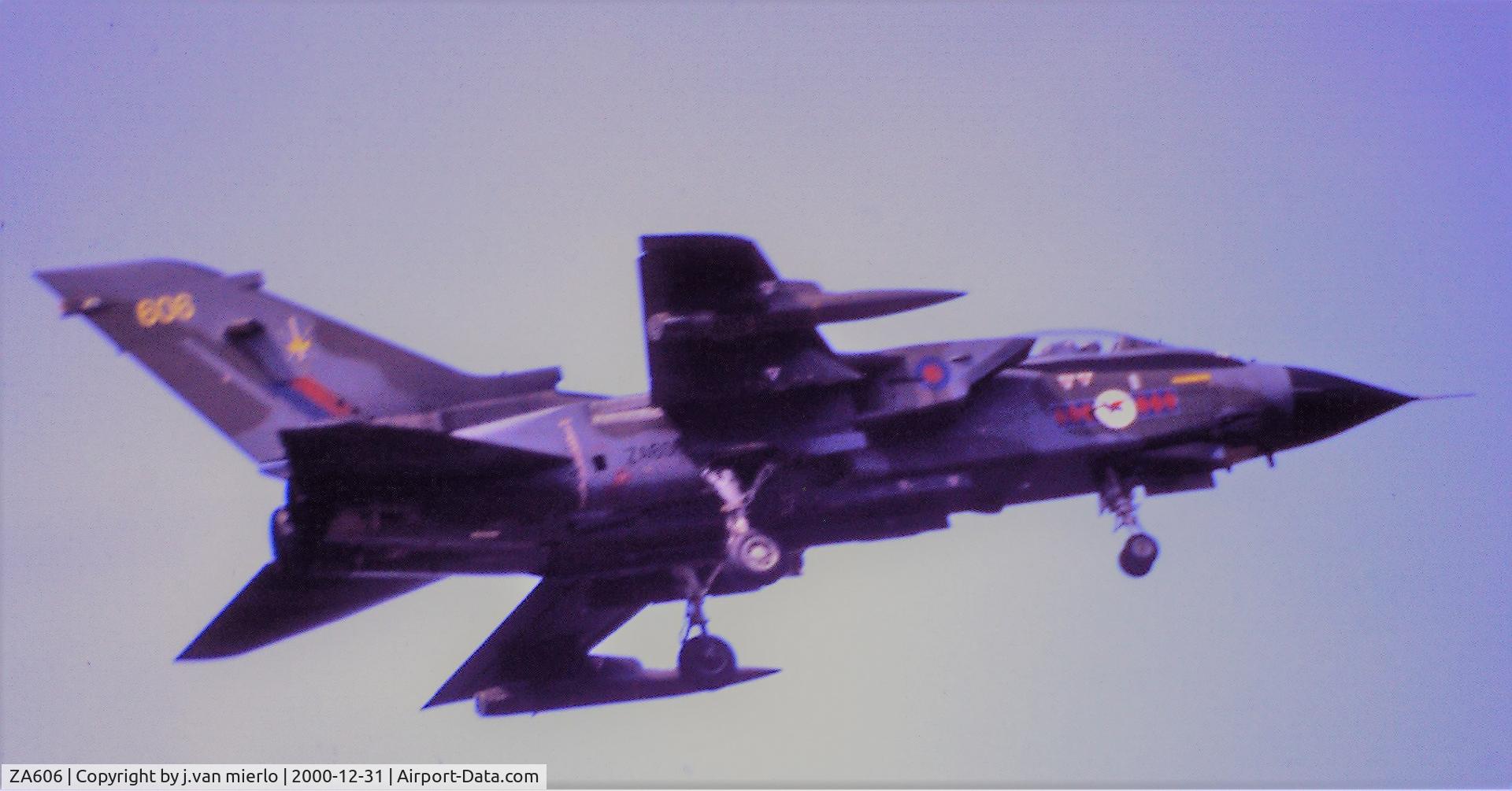 ZA606, 1982 Panavia Tornado GR.1 C/N 136/BS043/3070, scan from slide