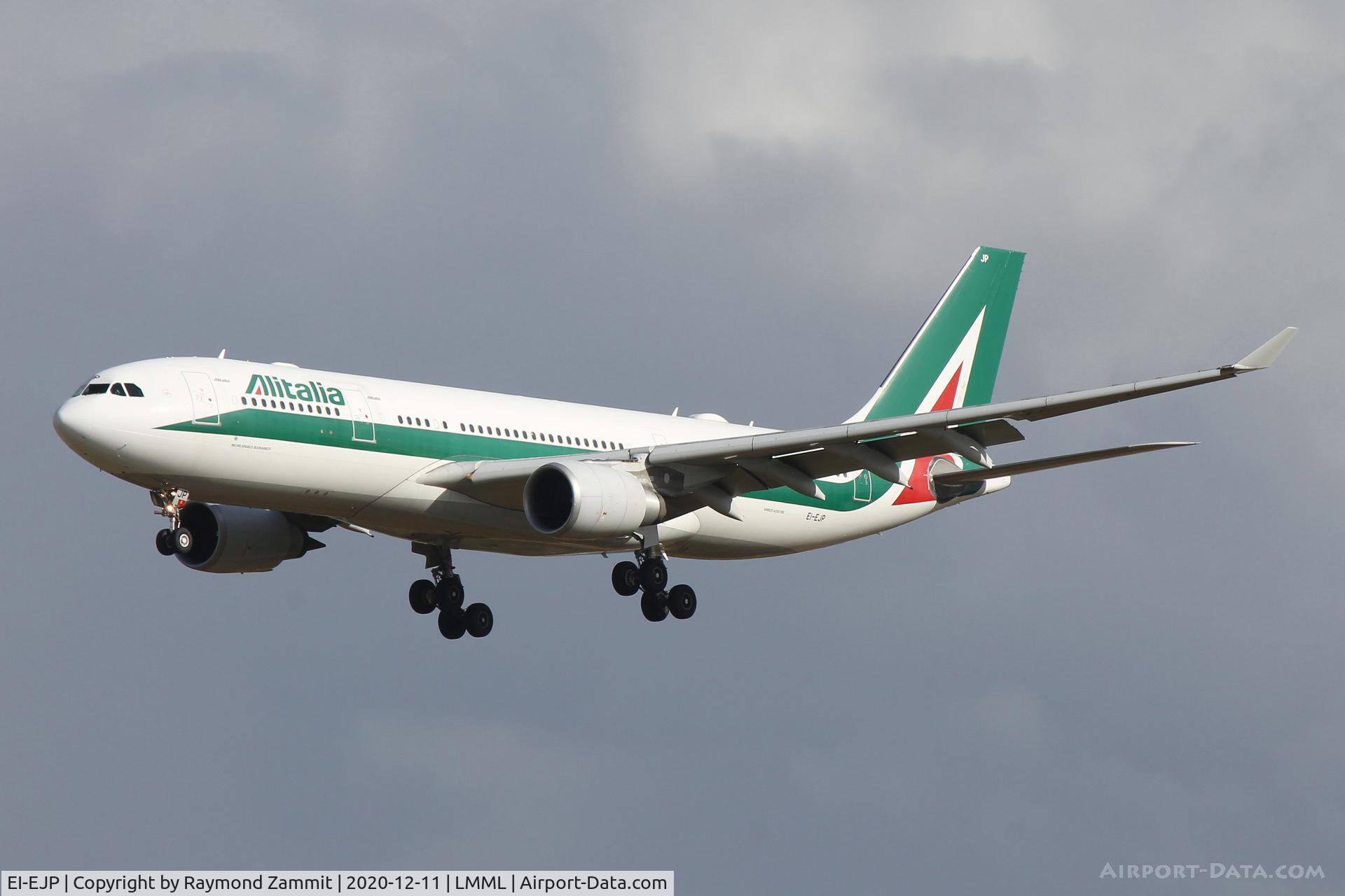 EI-EJP, 2012 Airbus A330-202 C/N 1354, A330 EI-EJP Alitalia