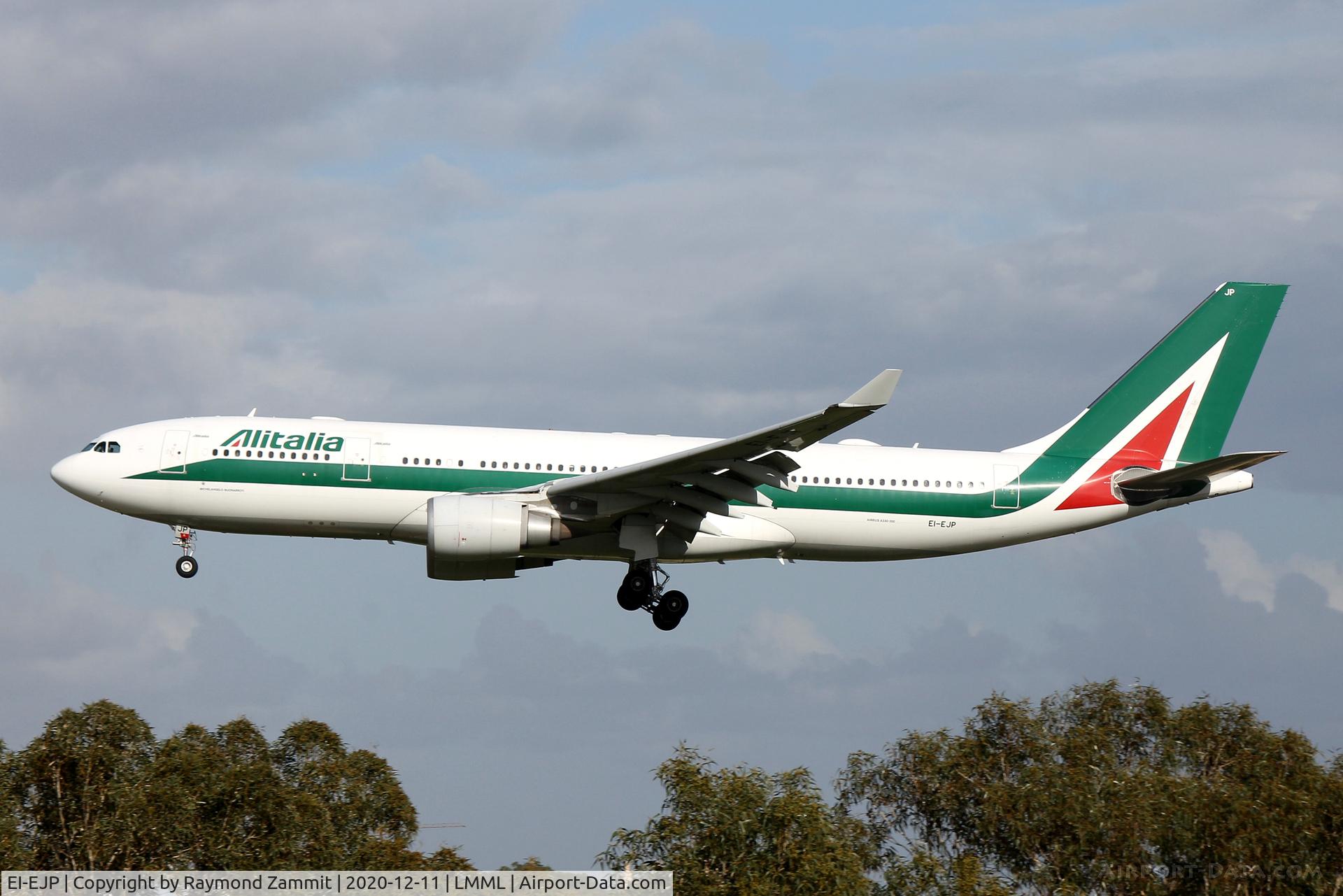 EI-EJP, 2012 Airbus A330-202 C/N 1354, A330 EI-EJP Alitalia