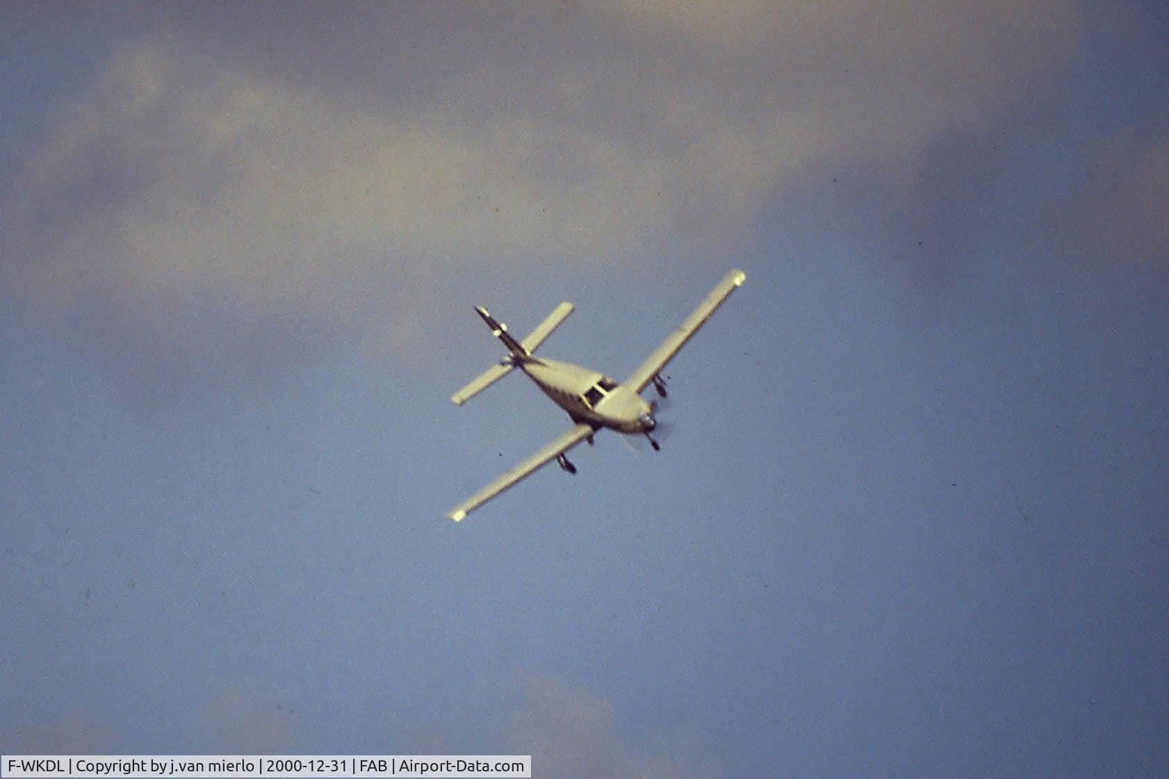 F-WKDL, 1989 Socata TBM-700 C/N 03, scan from slide