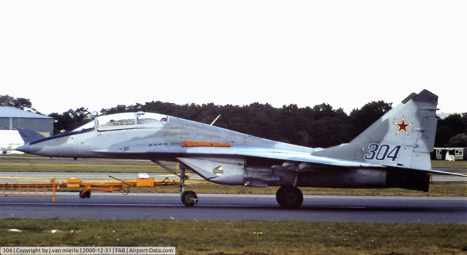 304, Mikoyan-Gurevich MiG-29UB (9-51) C/N N50903008134, scan from slide