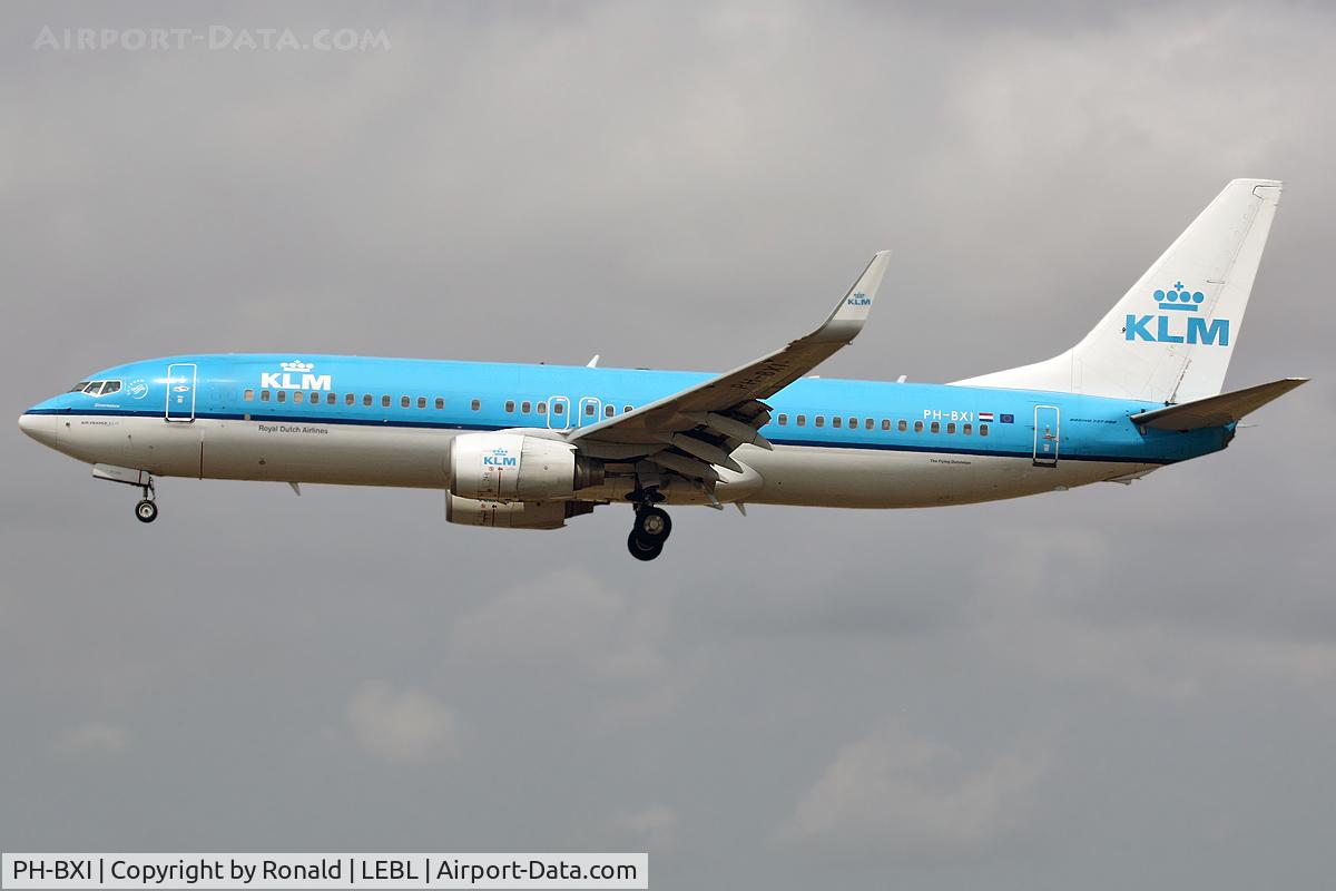 PH-BXI, 2000 Boeing 737-8K2 C/N 30358, at el prat
