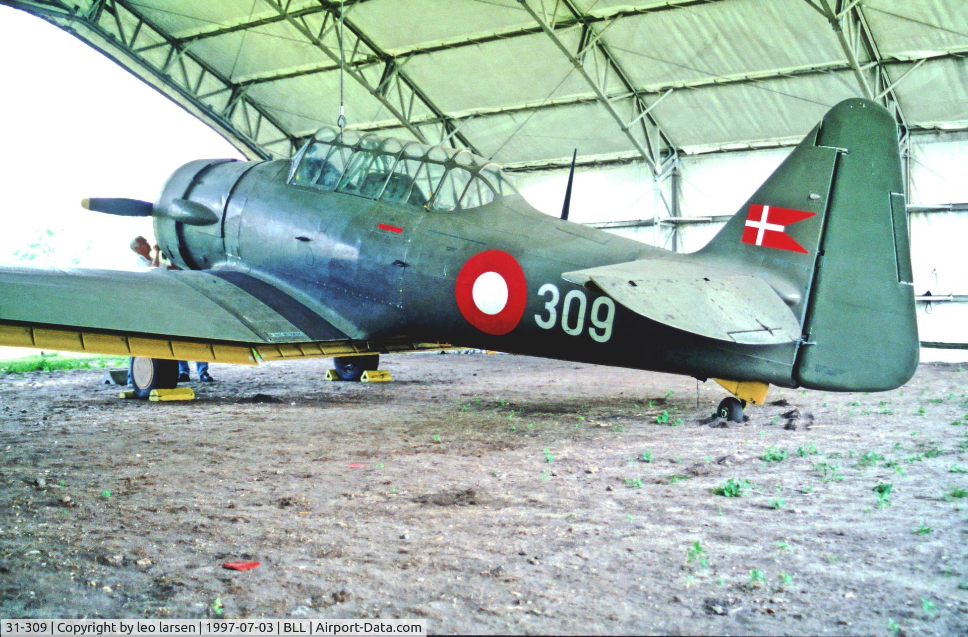 31-309, 1943 Noorduyn Harvard IIB C/N 14A-996, Billund 3.7.1997