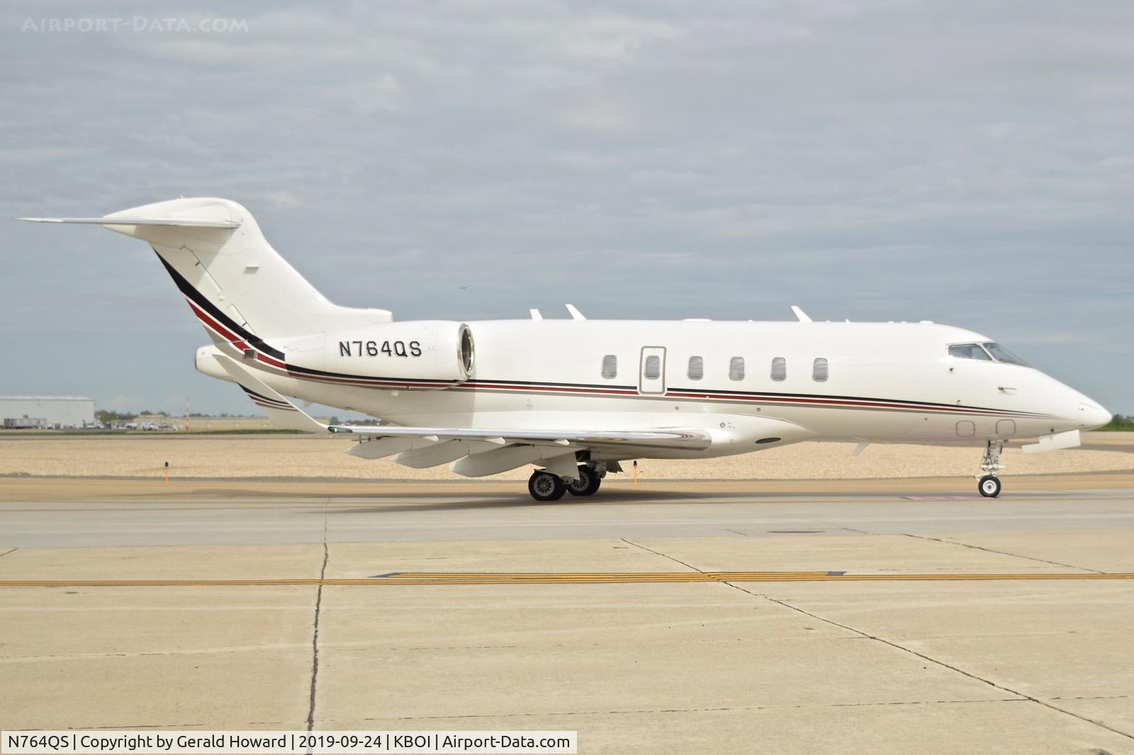 N764QS, 2014 Bombardier Challenger 350 (BD-100-1A10) C/N 20517, Taxiing to Bravo.