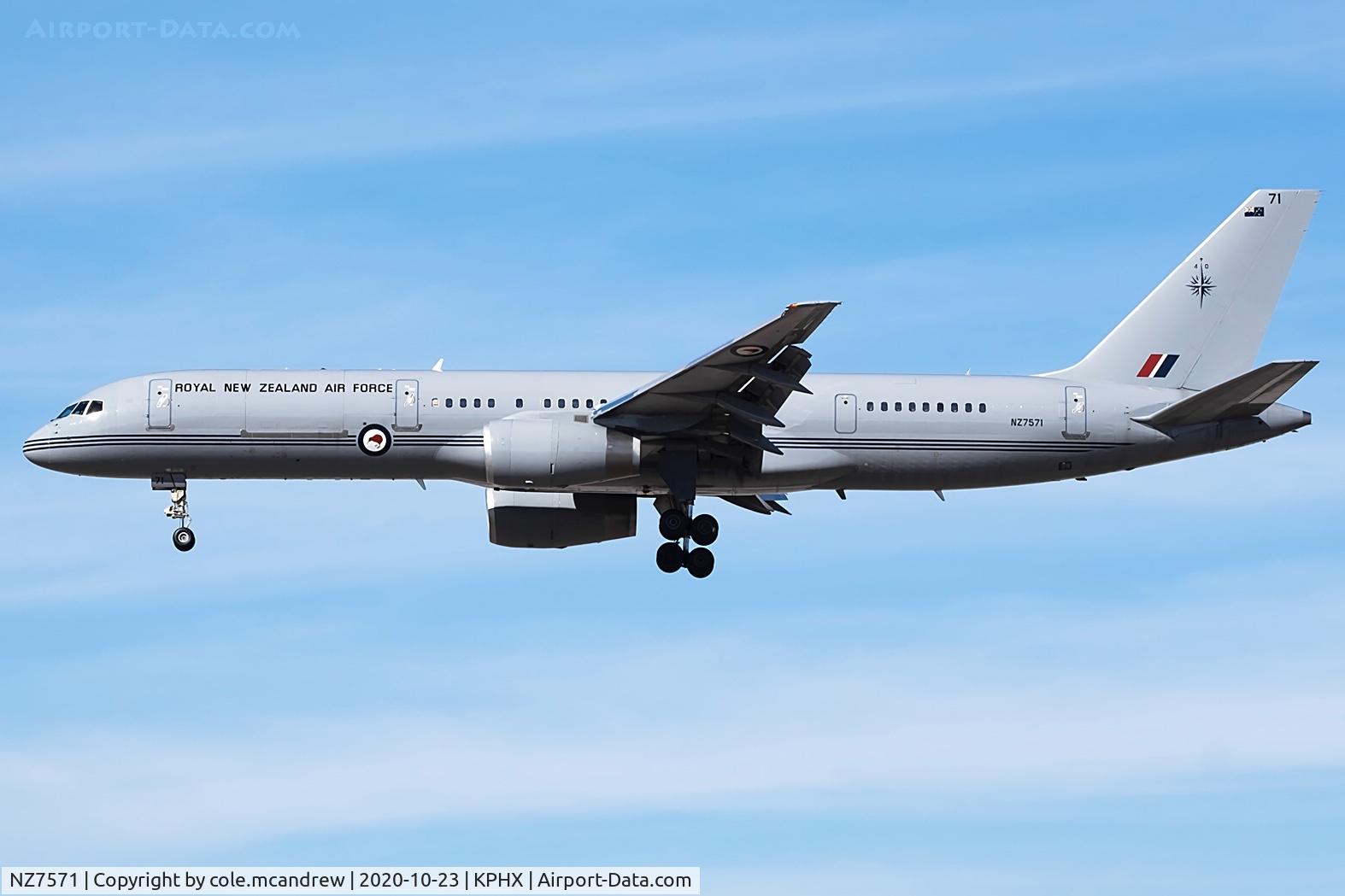 NZ7571, 1992 Boeing 757-2K2 C/N 26633, Kiwi 803 fuel stop PHX