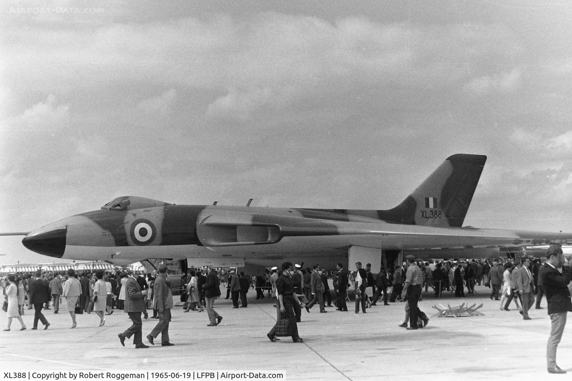 XL388, 1962 Avro Vulcan B.2 C/N Set 38, PARIS AIRSHOW.RAF.