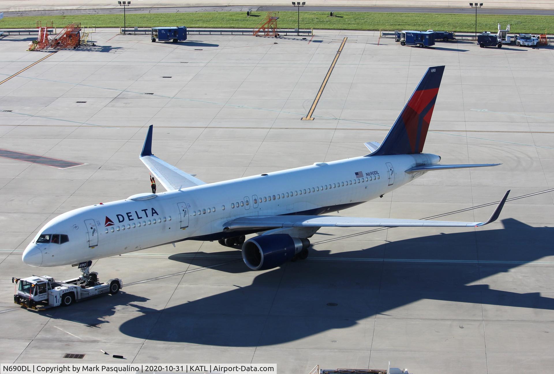 N690DL, 1998 Boeing 757-232 C/N 27585, Boeing 757-232