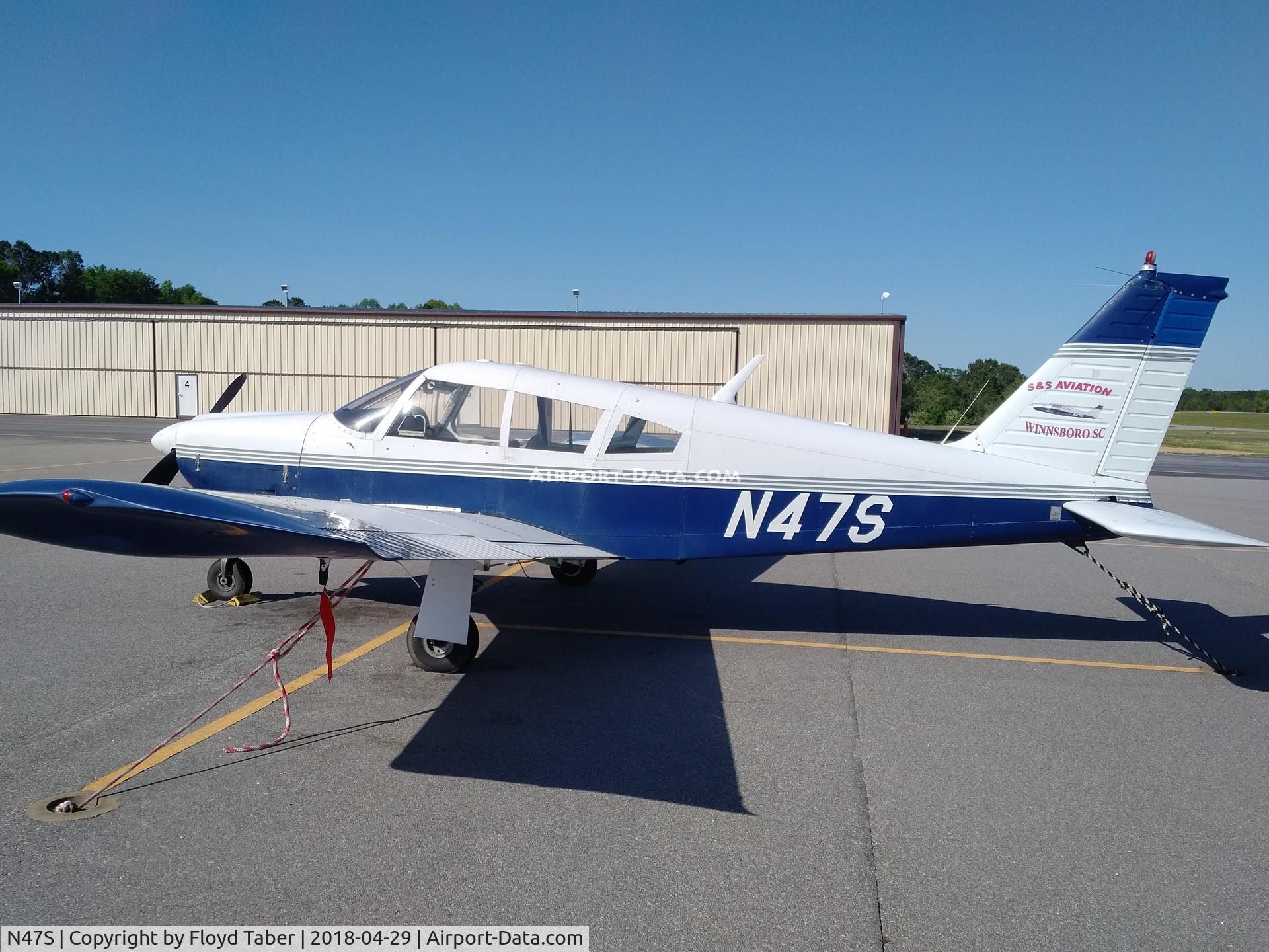 N47S, 1970 Piper PA-28R-200 C/N 28R-35769, On the ramp