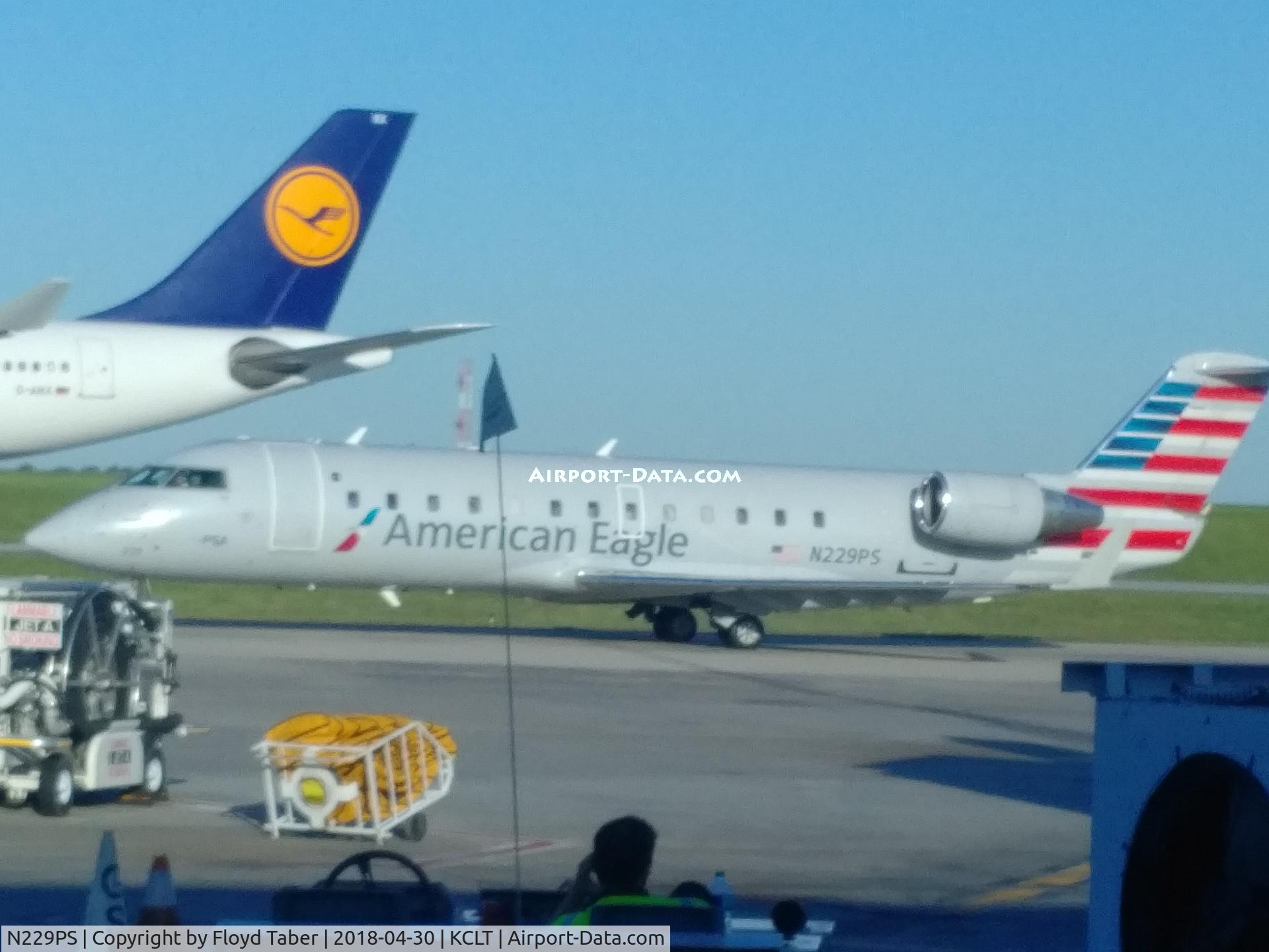 N229PS, 2004 Bombardier CRJ-200ER (CL-600-2B19) C/N 7898, Just landed at Charlotte