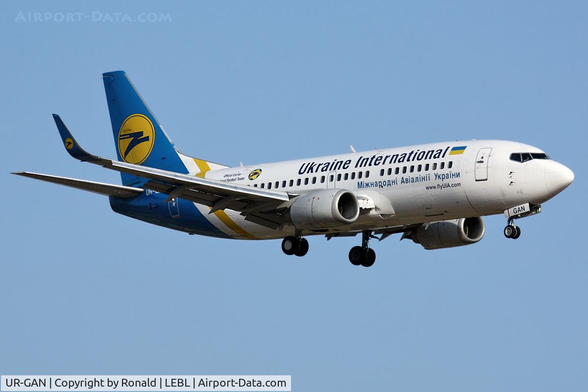 UR-GAN, 1998 Boeing 737-36N C/N 28569, at el prat