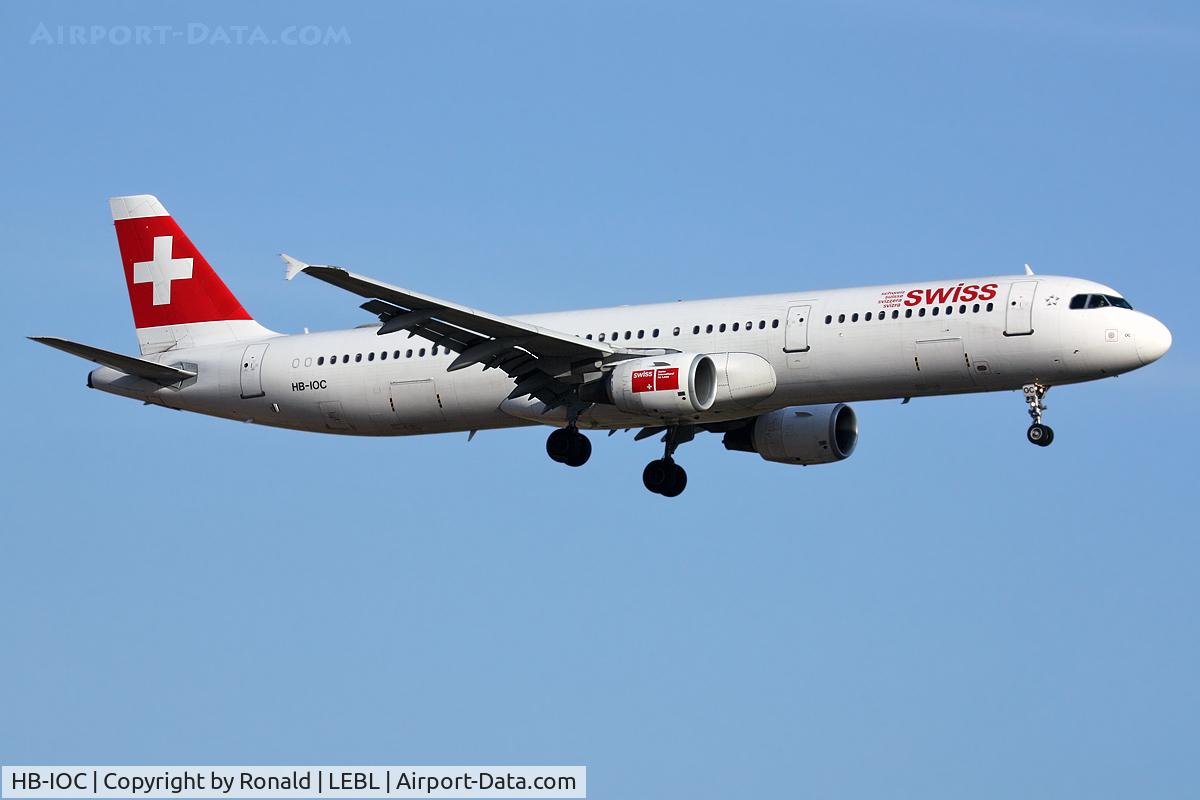 HB-IOC, 1995 Airbus A321-111 C/N 520, at el prat