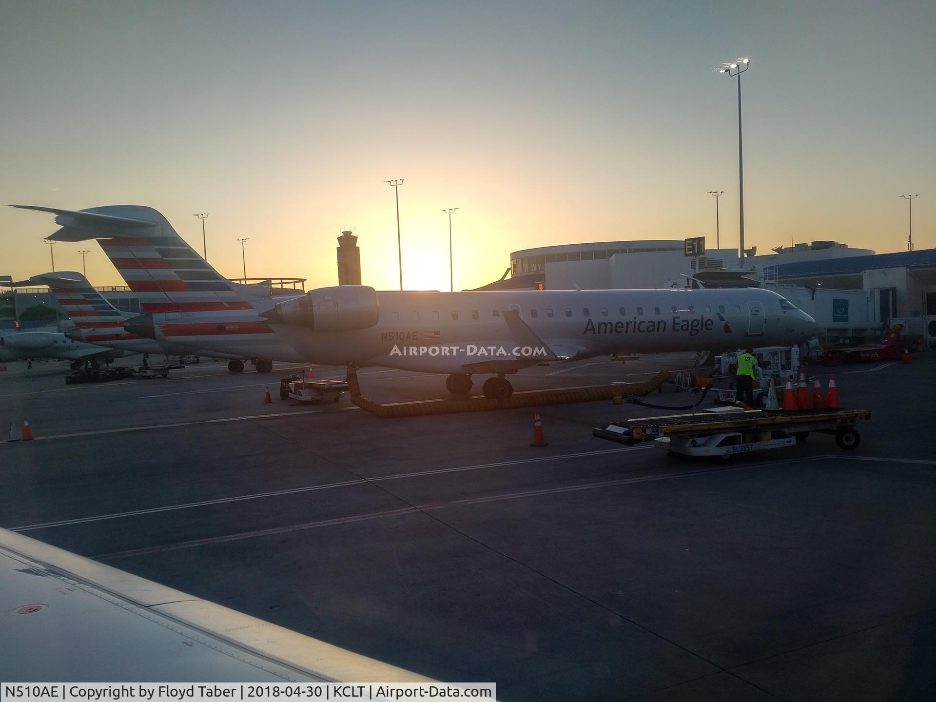 N510AE, 2003 Bombardier CRJ-701 (CL-600-2C10) Regional Jet C/N 10105, Getting passengers