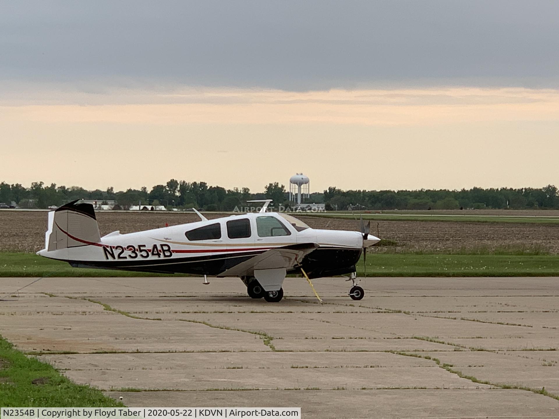 N2354B, 1968 Beech V35A Bonanza C/N D-8831, At the General Aviation Ramp
