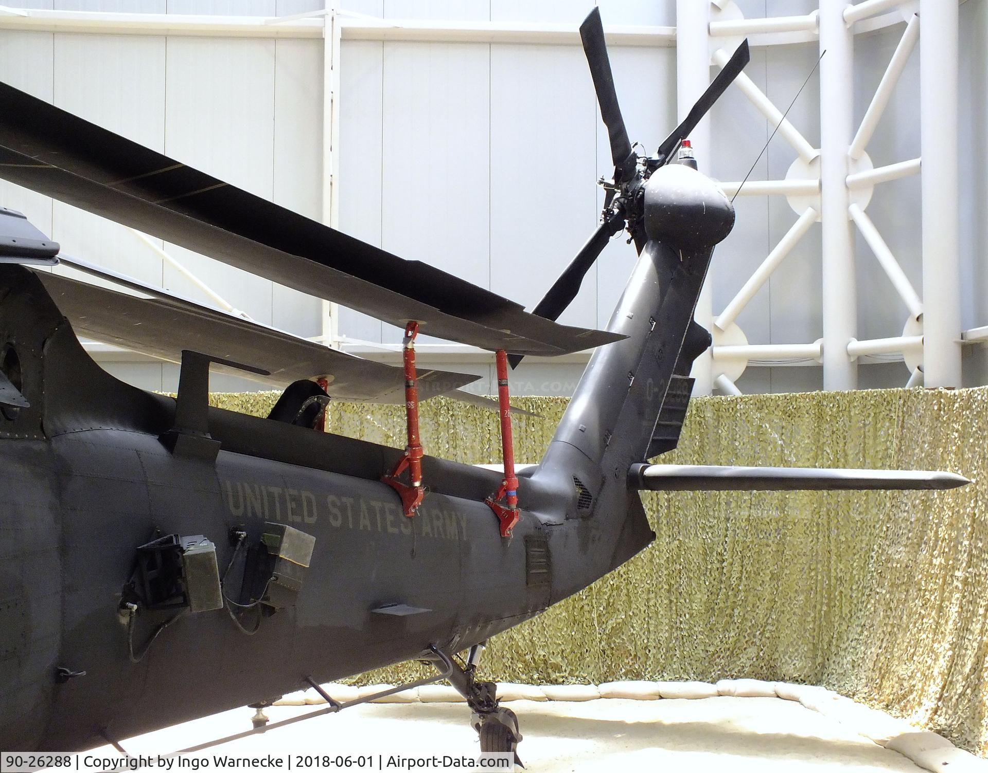 90-26288, 1990 Sikorsky MH-60L Black Hawk C/N 70-1520, Sikorsky MH-60L Black Hawk 'Super 68' RAZOR'S EDGE  gunship at the US Army Aviation Museum, Ft. Rucker