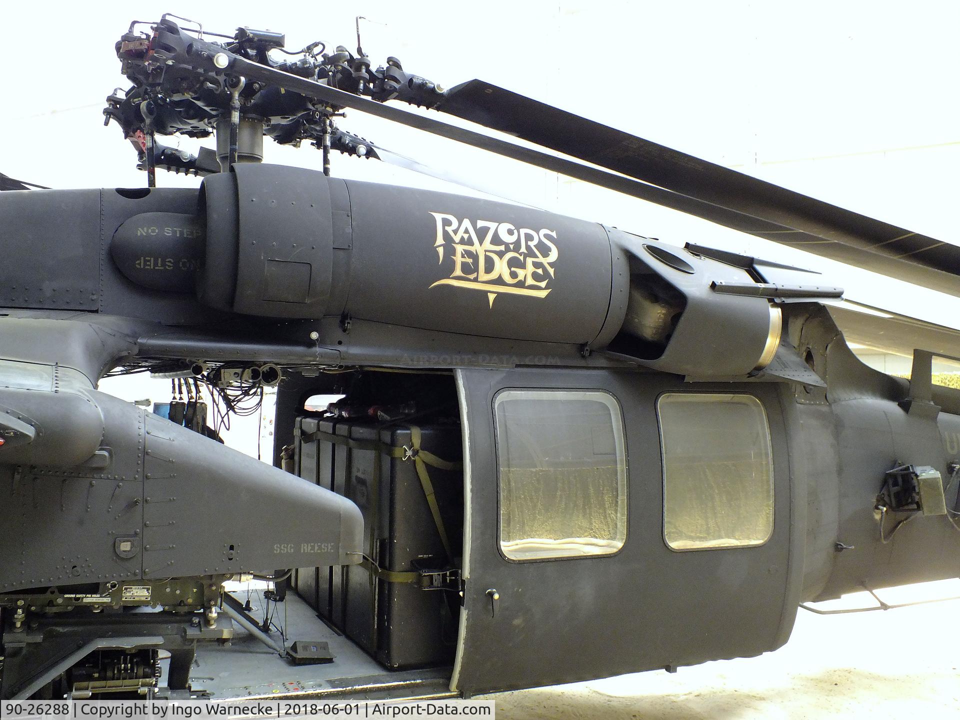 90-26288, 1990 Sikorsky MH-60L Black Hawk C/N 70-1520, Sikorsky MH-60L Black Hawk 'Super 68' RAZOR'S EDGE  gunship at the US Army Aviation Museum, Ft. Rucker