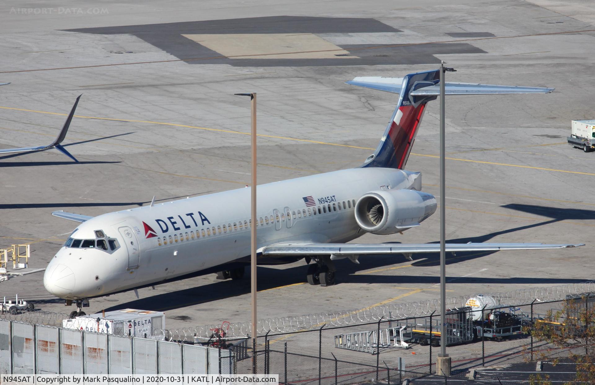 N945AT, 1999 Boeing 717-200 C/N 55008, Boeing 717-200