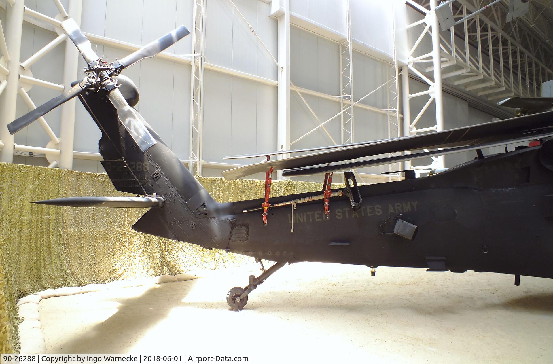 90-26288, 1990 Sikorsky MH-60L Black Hawk C/N 70-1520, Sikorsky MH-60L Black Hawk 'Super 68' RAZOR'S EDGE  gunship at the US Army Aviation Museum, Ft. Rucker