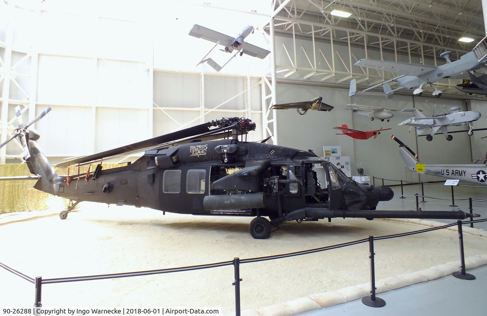 90-26288, 1990 Sikorsky MH-60L Black Hawk C/N 70-1520, Sikorsky MH-60L Black Hawk 'Super 68' RAZOR'S EDGE  gunship at the US Army Aviation Museum, Ft. Rucker