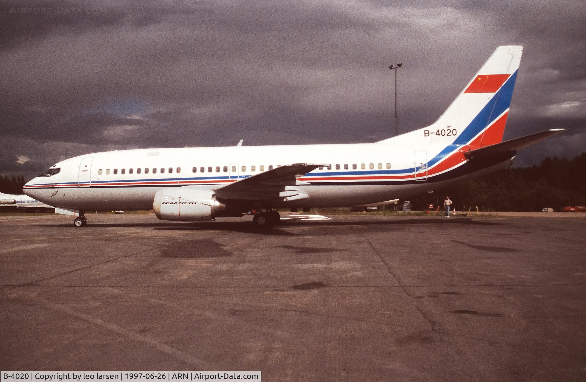 B-4020, 1995 Boeing 737-34N C/N 28081, Stockholm Arlanda 26.6.1997