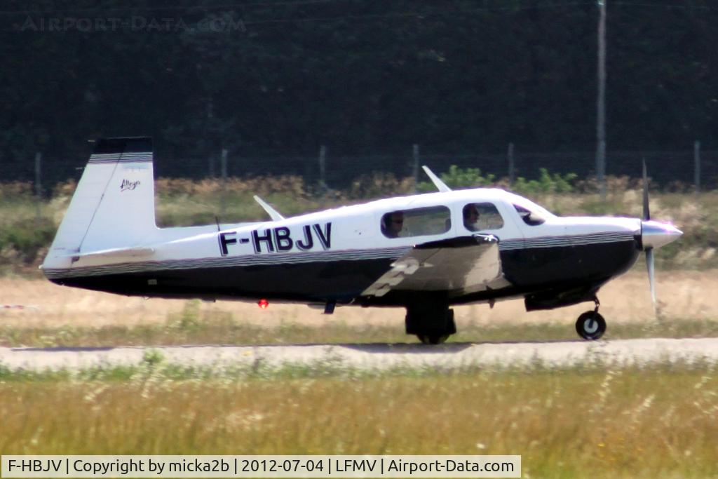 F-HBJV, 1998 Mooney M20J 201 C/N 24-3419, Taxiing