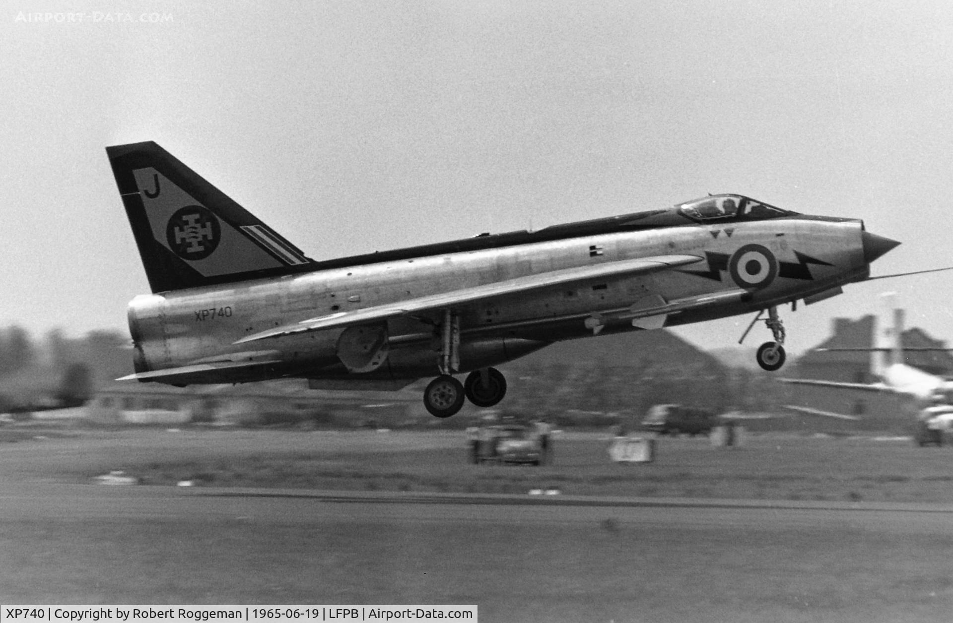 XP740, English Electric F.3 Lightning C/N 95168, PARIS AIRSHOW.RAF.111 SQD.J.