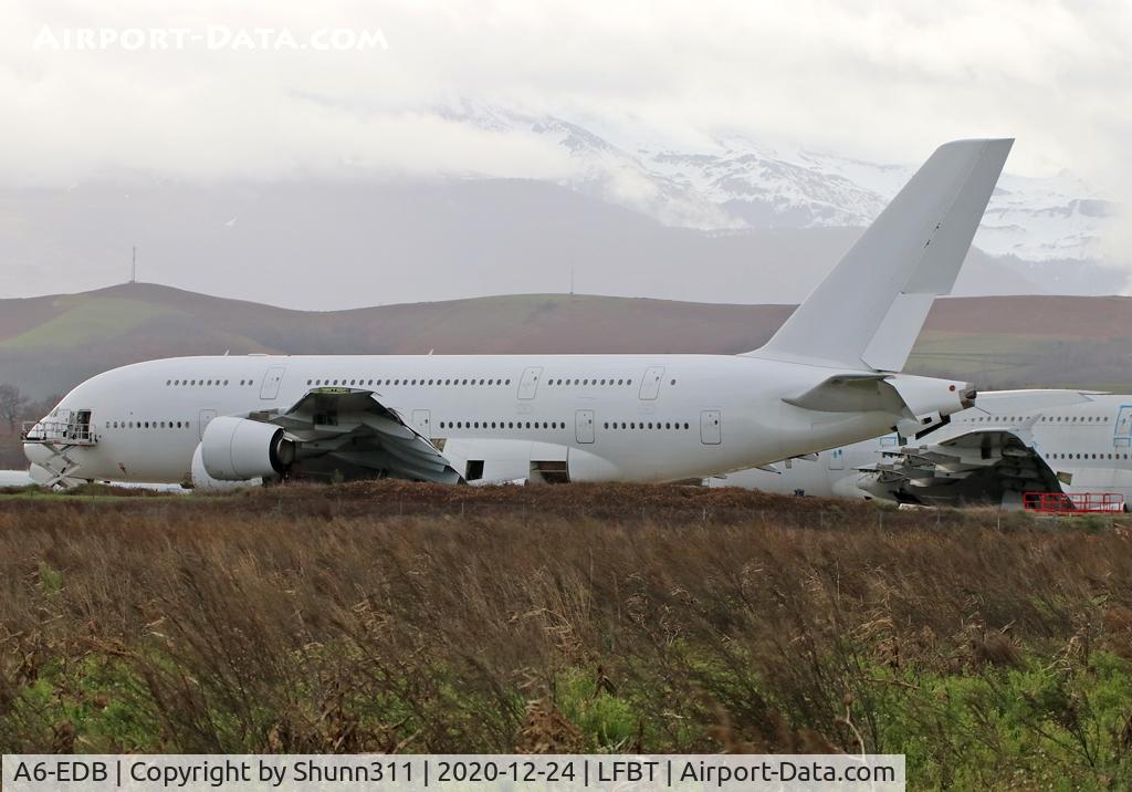 A6-EDB, 2008 Airbus A380-861 C/N 013, Scrapping process engaged... All white, no titles, no wingtips and any pieces removed... no registration also...