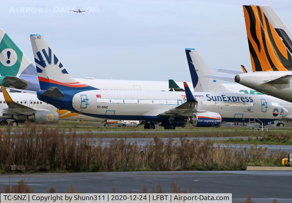 TC-SNZ, 2000 Boeing 737-86N C/N 28616, Parked...