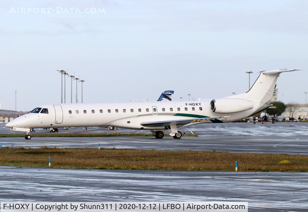 F-HOXY, 2008 Embraer (Harbin) EMB-145LI (ERJ-145LI) C/N 14501027, Taxiing for departure... Used as s Football flight with Toulouse Football Team on board...