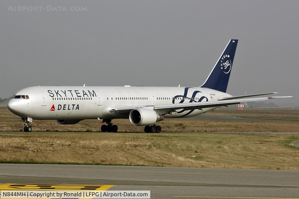 N844MH, 2002 Boeing 767-432/ER C/N 29717, at cdg