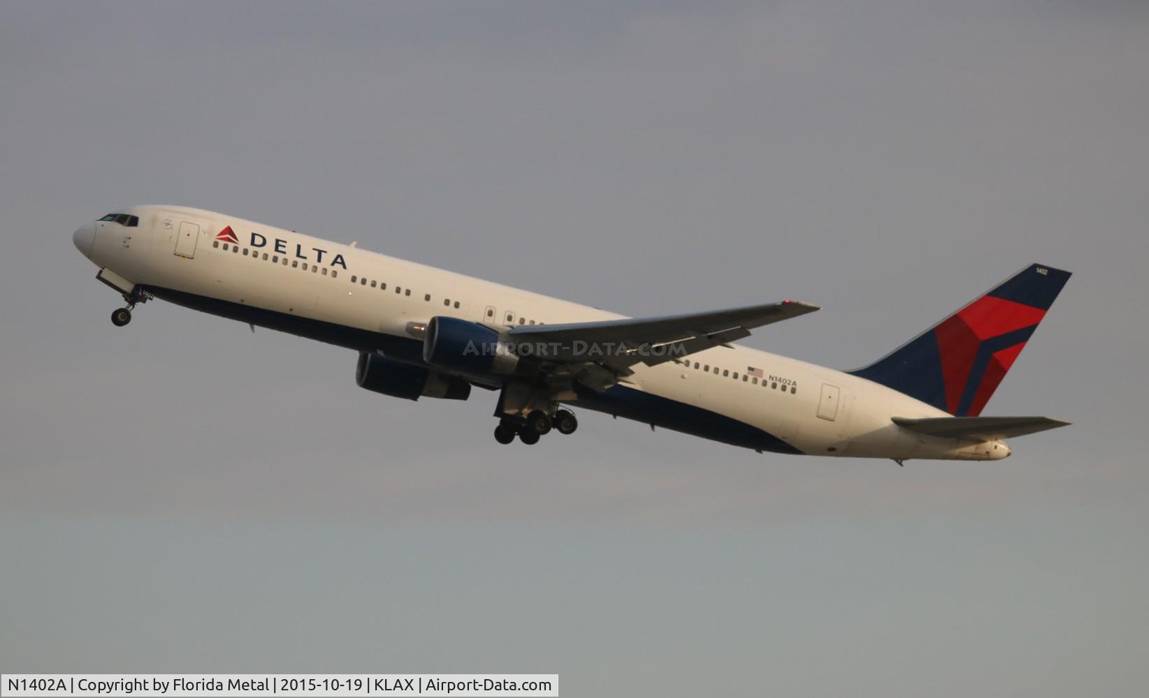 N1402A, 1993 Boeing 767-332 C/N 25989, LAX spotting 2015