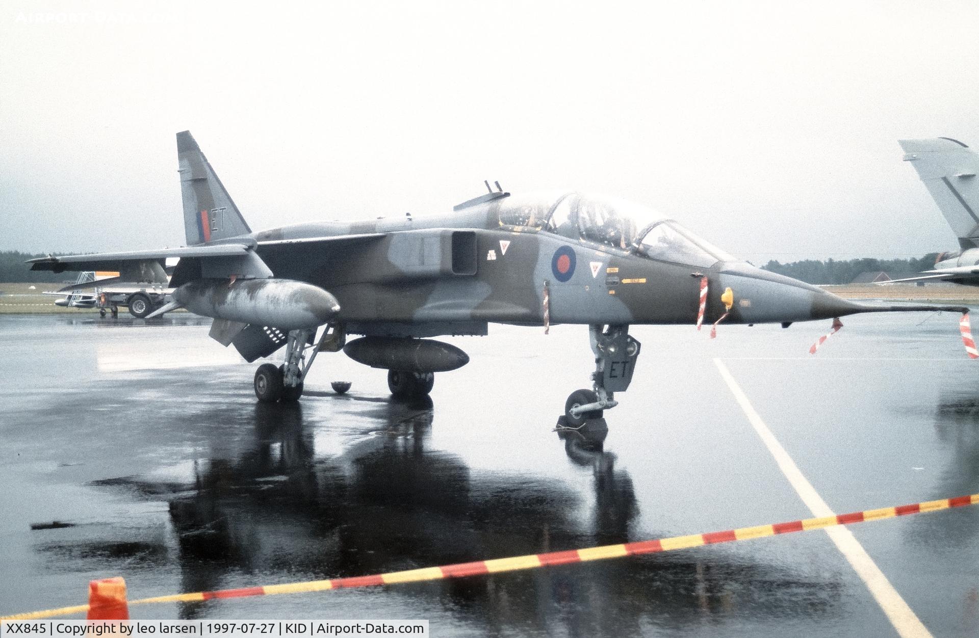 XX845, 1975 Sepecat Jaguar T.2 C/N B.33, Kristianstad 27.7.1997