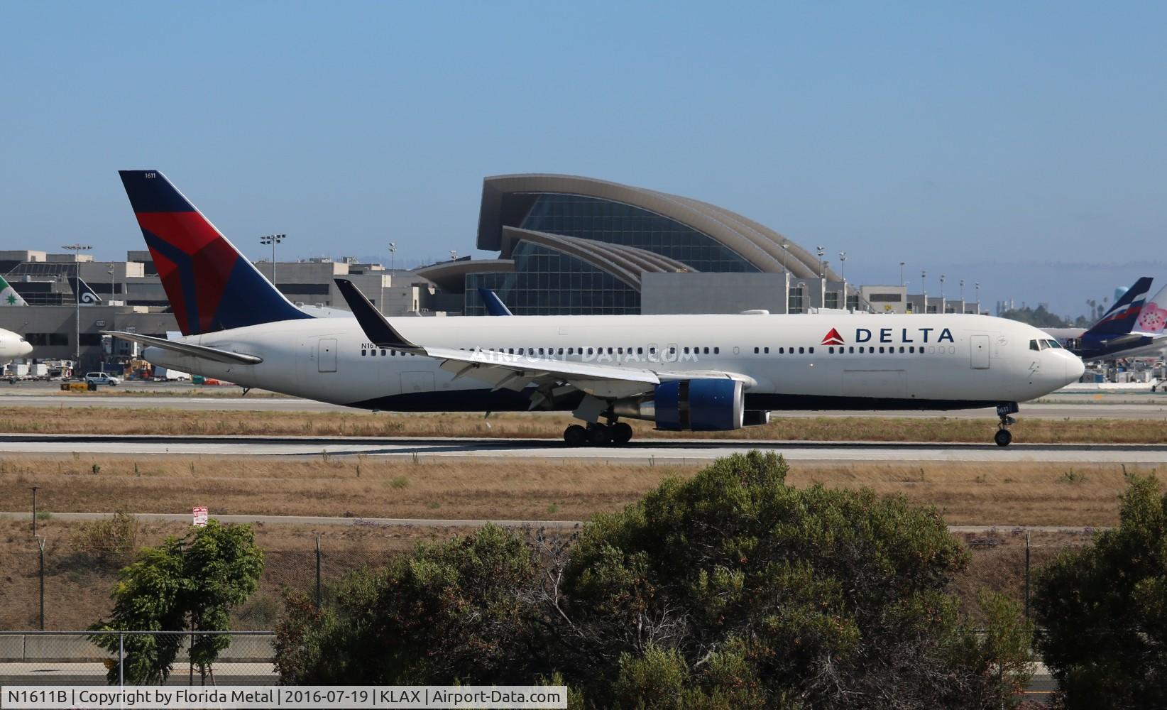 N1611B, 2000 Boeing 767-332/ERF C/N 30595, LAX spotting 2016