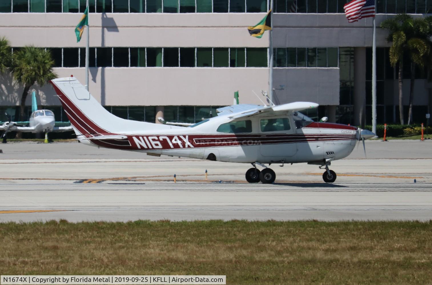 N1674X, 1975 Cessna 210L Centurion C/N 21060709, FLL spotting 2019