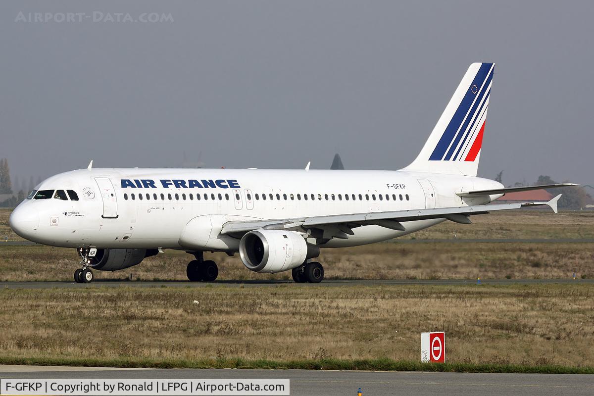 F-GFKP, 1990 Airbus A320-211 C/N 0133, at cdg
