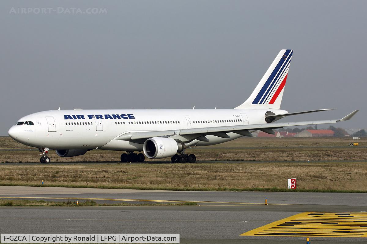F-GZCA, 2001 Airbus A330-203 C/N 422, at cdg